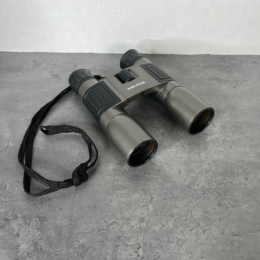 MEADE‎ 8 X 32 TRAVELVIEW Roof Prism Binoculars 311 ft /1000 yds Case Neck Strap